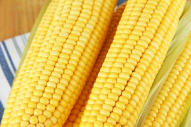 peçete ahşap tablo üzerinde ham Mısır