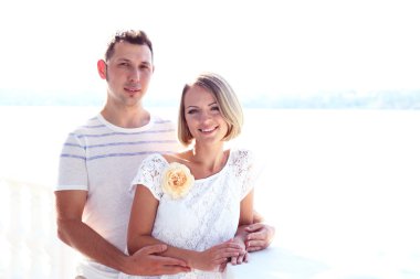 güzel genç Romantik Çift, açık havada