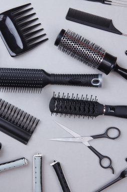 profesyonel kuaför Gereç gri arka plan üzerinde