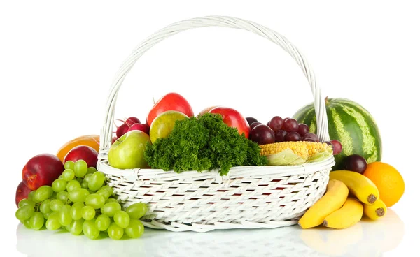 Olika frukter och grönsaker isolerad på vit — Stockfoto