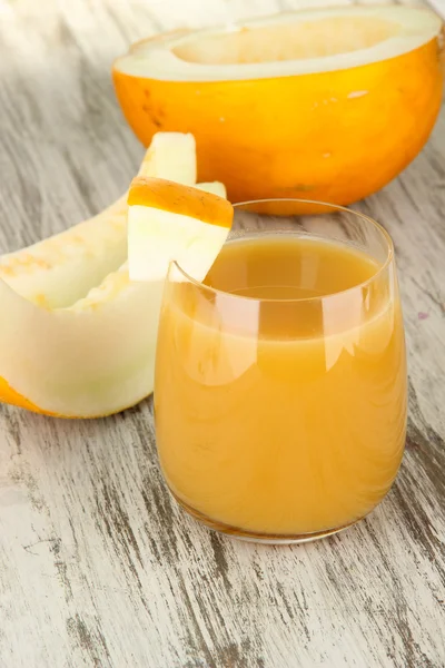 Delicious juice of melon on table close-up — Stock Photo, Image