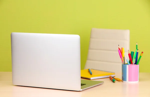 Lugar de trabajo con ordenador, primer plano — Foto de Stock