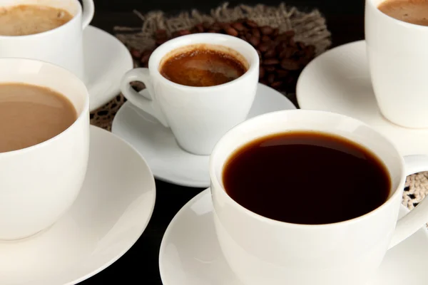 Olika hett kaffe drinkar på nära håll — Stockfoto