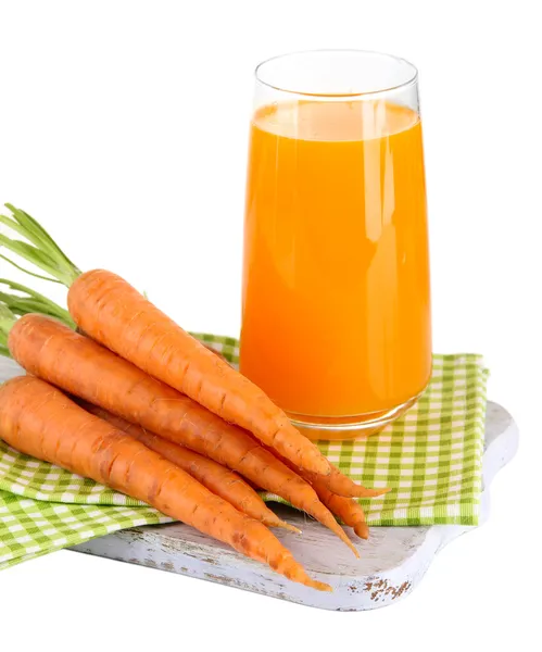 Vaso de jugo de zanahoria y zanahorias, aislado sobre blanco —  Fotos de Stock