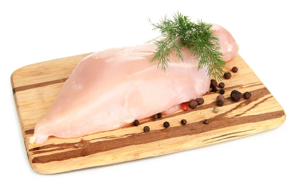 Filetes de pollo crudos sobre tabla de madera, aislados sobre blanco —  Fotos de Stock