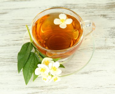 çay Yasemin, ahşap masa üstünde ile yakın çekim