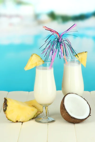 Pina colada drink in cocktail glasses, on bright background — Stock Photo, Image