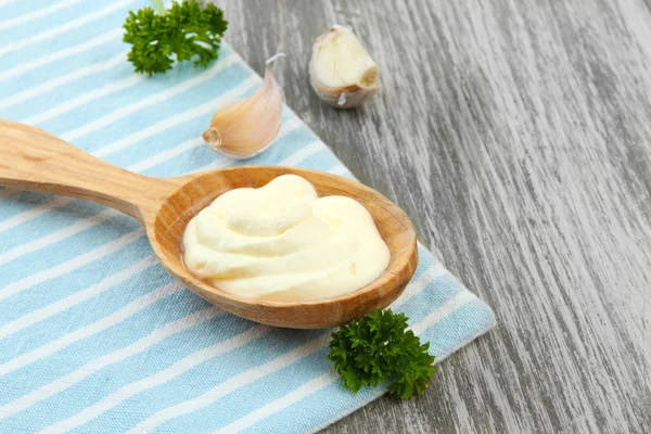 Sour cream in spoon on table close-up — Stock Photo, Image