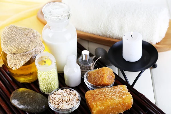 Honey and milk spa with oils and honey on wooden table close-up — Stock Photo, Image