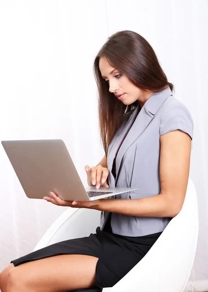 Young beautiful business woman with laptop in office — Stock Photo, Image