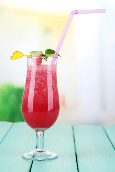 Glass of fresh watermelon juice, on wooden table, on bright background — Stock Photo, Image