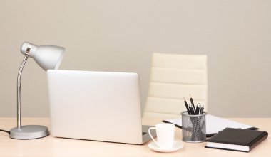 Bilgisayarlı ofis işyeri, kapat