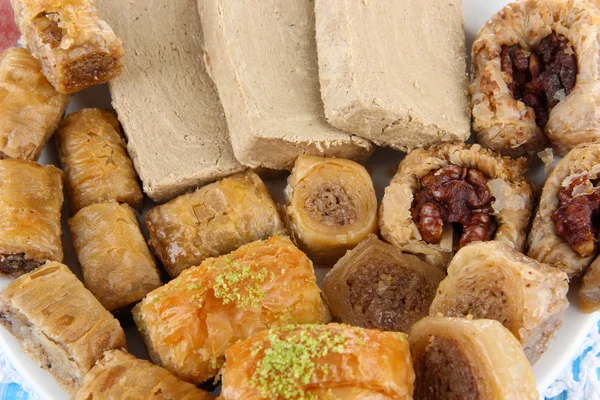 Baklava doce em prato close-up — Fotografia de Stock