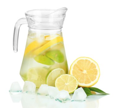 kireç, limon ve beyaz izole sürahi buz soğuk su