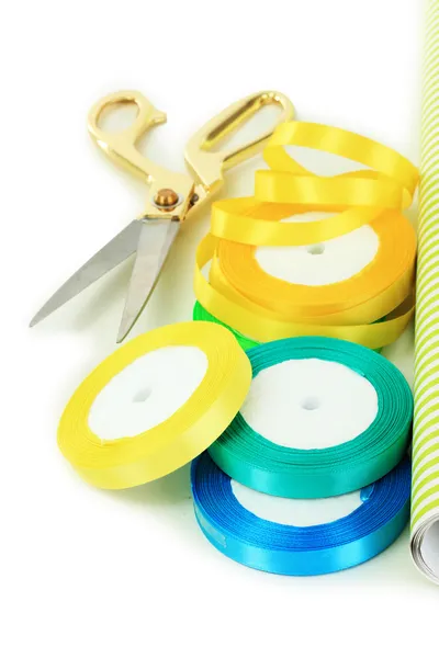 白で隔離される贈り物を包むためテープ — ストック写真