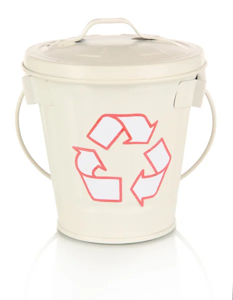 Recyclingbehälter isoliert auf weiß — Stockfoto