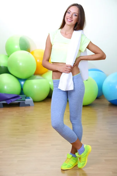 Pretty sporty girl in fitness room — Stock Photo, Image