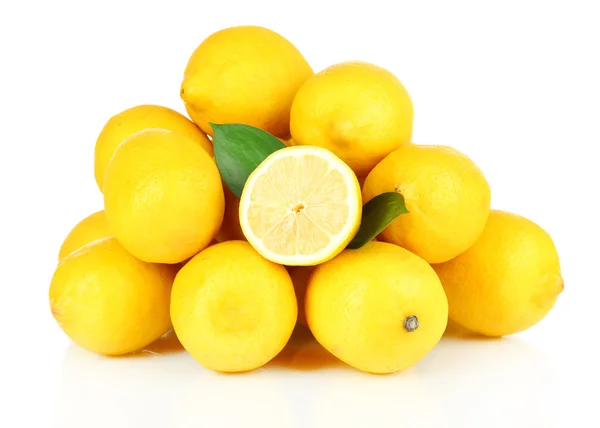 Limoni maturi isolati su bianco — Foto Stock