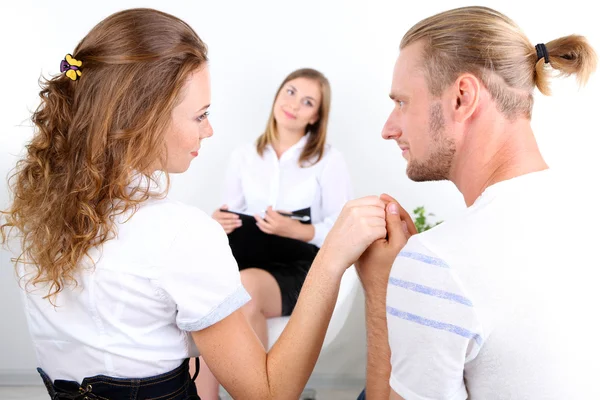 Young couple with problem on reception for family psychologist — Stock Photo, Image