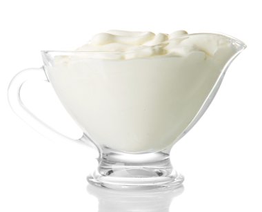 ekşi krema üzerine beyaz izole