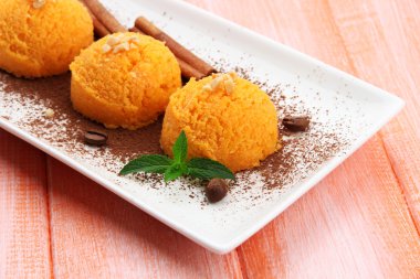 lezzetli dondurma plaka üzerinde tablo yakın çekim