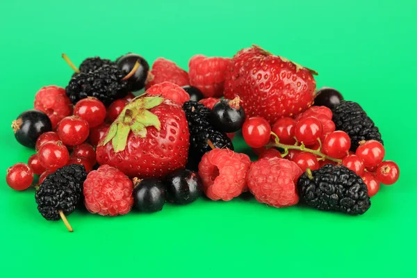 Ripe berries on green background — Stock Photo, Image