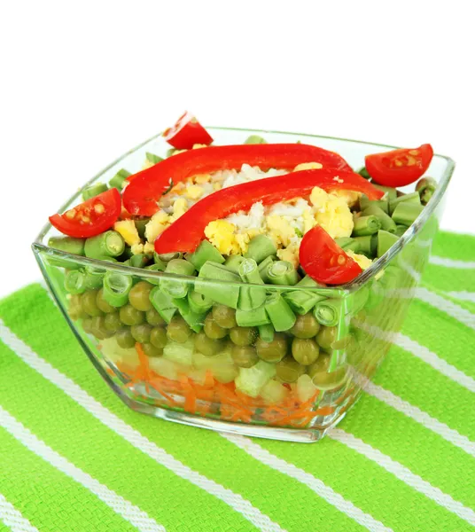 Ensalada sabrosa con verduras frescas, aisladas en blanco — Foto de Stock