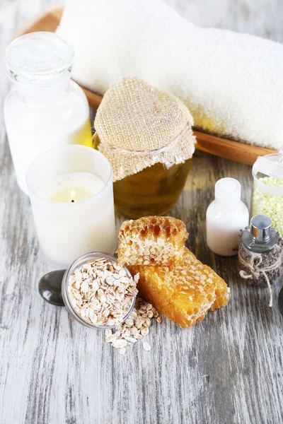 Honey and milk spa with oils and honey on wooden table close-up — Stock Photo, Image