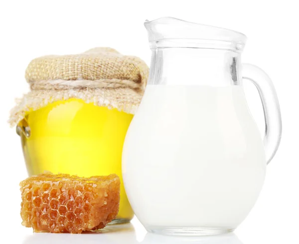 蜂蜜とミルクの白で隔離されます。 — ストック写真