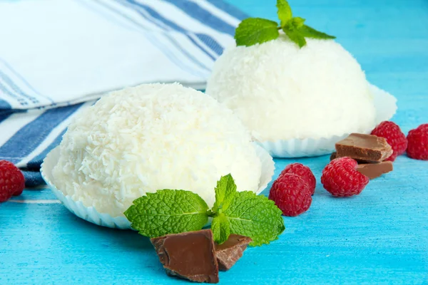 Delicious coconut cakes on table close-up — Stockfoto