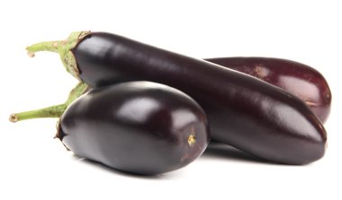 taze patlıcan üzerinde beyaz izole