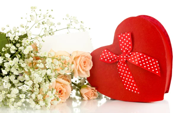 Caja de regalo y flores aisladas en blanco — Foto de Stock