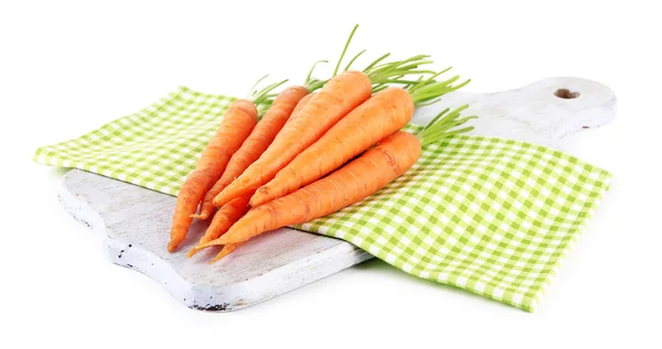 Zanahorias en la tabla de cortar, aisladas en blanco —  Fotos de Stock