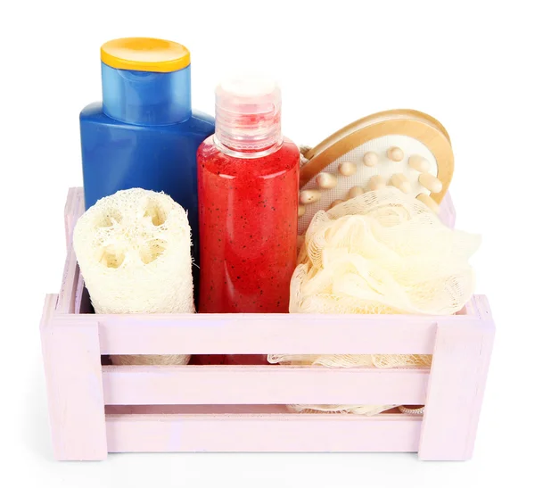 Kozmetik ürünleri üzerinde beyaz izole ile ahşap kutu — Stok fotoğraf