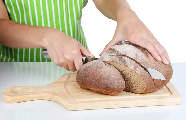 Corte de pan en tablero de madera aislado en blanco —  Fotos de Stock