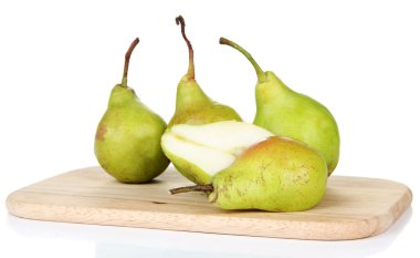 Armut üzerinde beyaz izole, ahşap kesme tahtası üzerinde