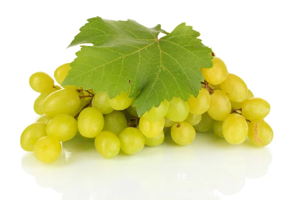 Ripe delicious grapes isolated on white — Stock Photo, Image