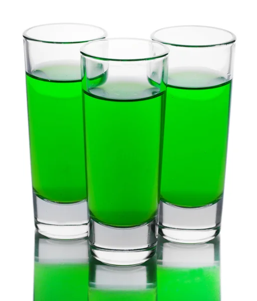 Tři sklenice absintu izolovaných na bílém白で隔離されるアブサンの 3 つのグラス — Stock fotografie