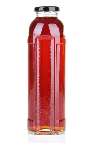Bebida saborosa em garrafa de vidro, isolada em branco — Fotografia de Stock