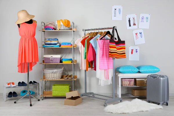 Garderobe für Frauen — Stockfoto