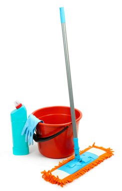 paspas, üzerinde beyaz izole, plastik kova ve lastik eldiven