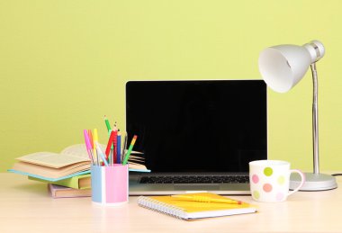 İşyeri ile bilgisayar, yakın çekim