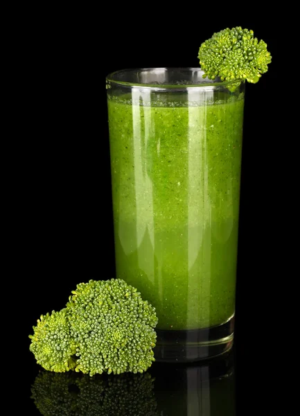 Green vegetable juice in glass isolated on black — Stock Photo, Image