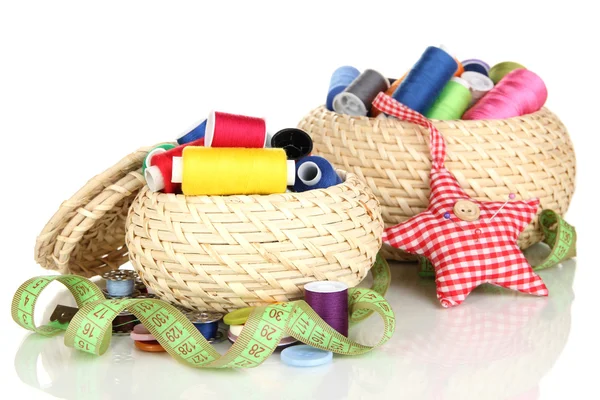 Wicker baskets with accessories for needlework isolated on white — Stock Photo, Image