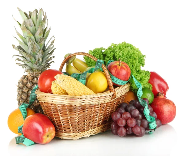 Verduras frescas aisladas en blanco —  Fotos de Stock