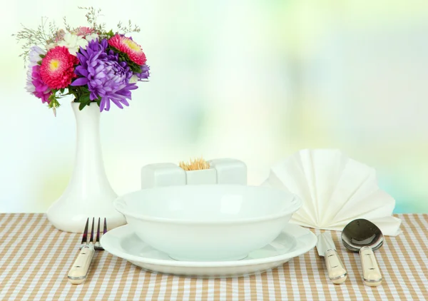 아침에 아름 다운 테이블 설정 — 스톡 사진