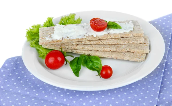 Leckere Knäckebrot mit Gemüse, isoliert auf weiß — Stockfoto