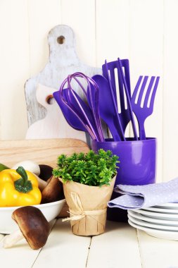 Plastik mutfak eşyaları Kupası ahşap tablo