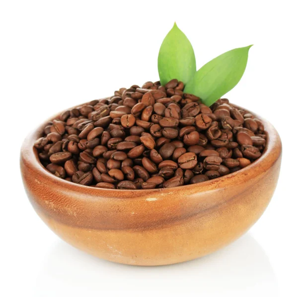 Koffie bonen in kom geïsoleerd op wit — Stockfoto