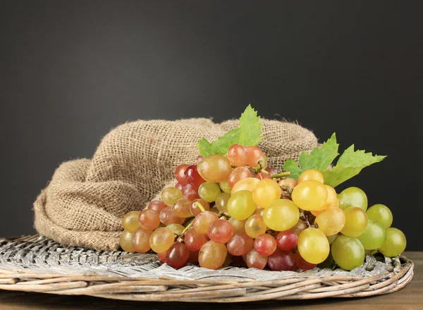 Ripe sweet grape on wooden table, on grey background — Stock Photo, Image